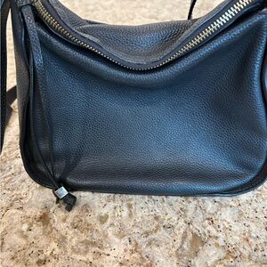 Vince Camuto Black Leather slouchy Shoulder Bag with pockets in great shape